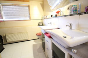 Badezimmer 2