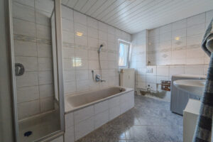 Badezimmer EG