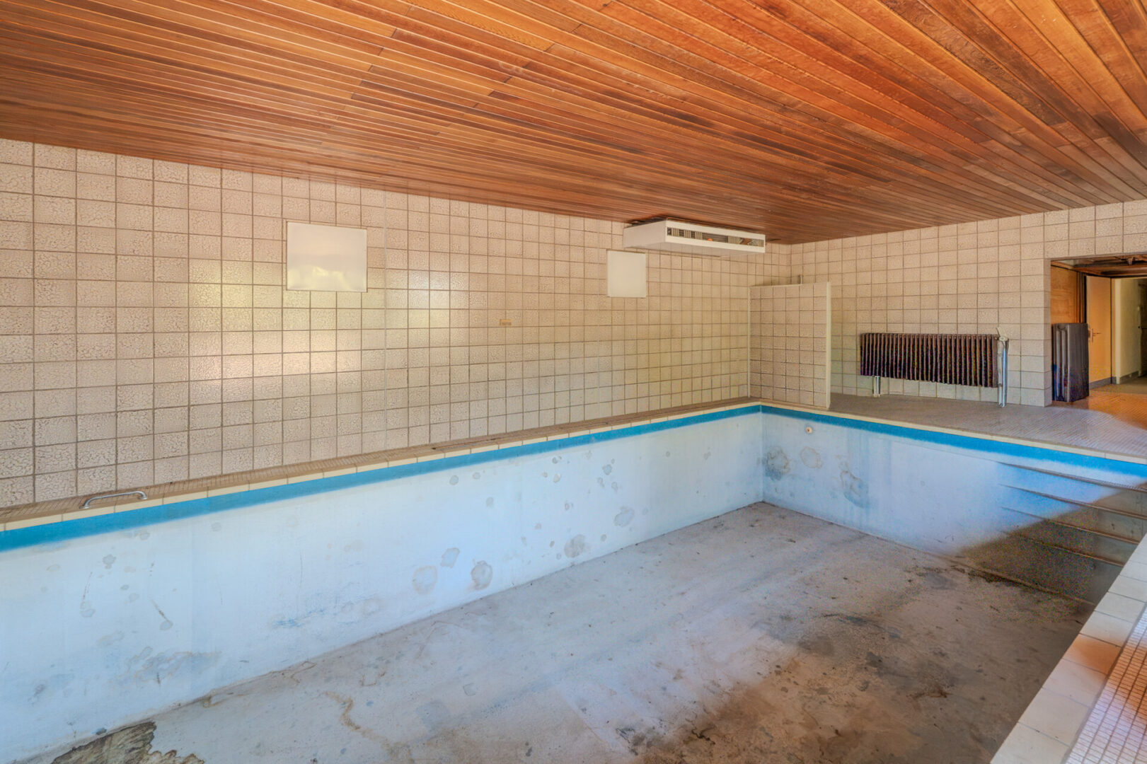 ehemaliger Indoorpool  neuer Wohnbereich