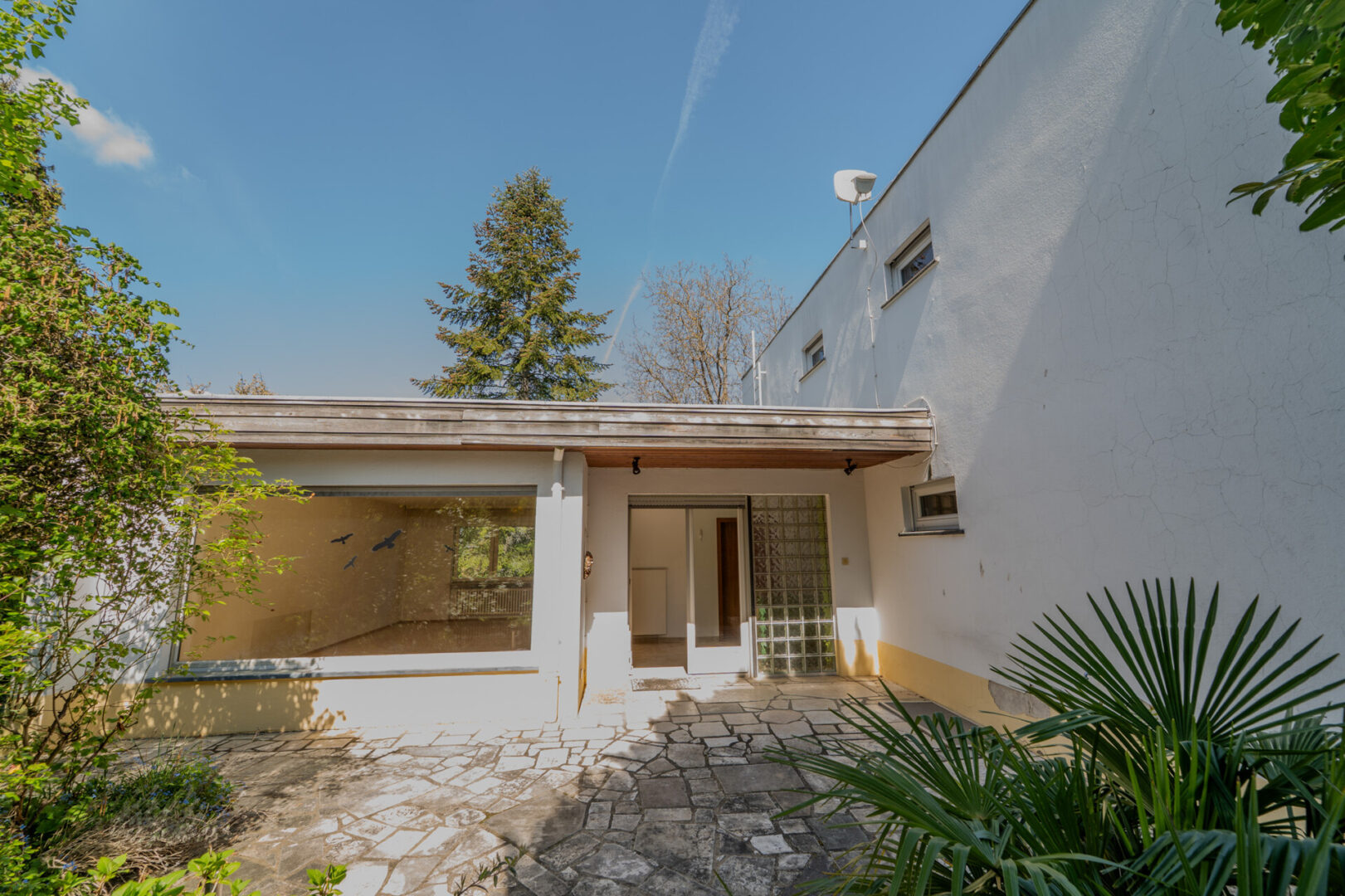 Terrasse 1 mit Garten vom Wohnbereich EG