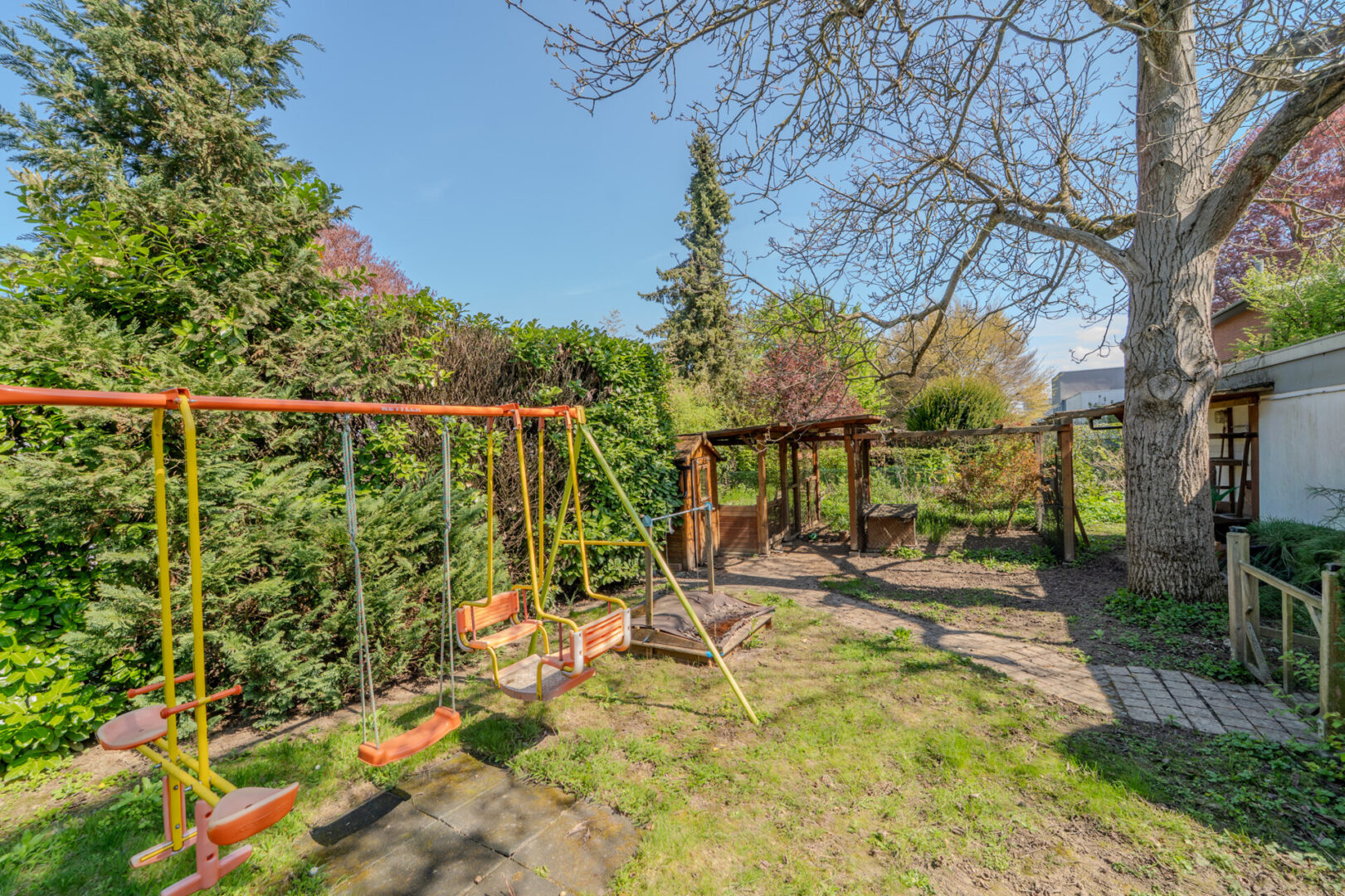 Garten mit Hühnerstall