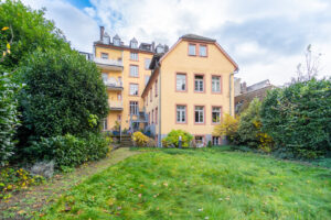 Hausrückseite