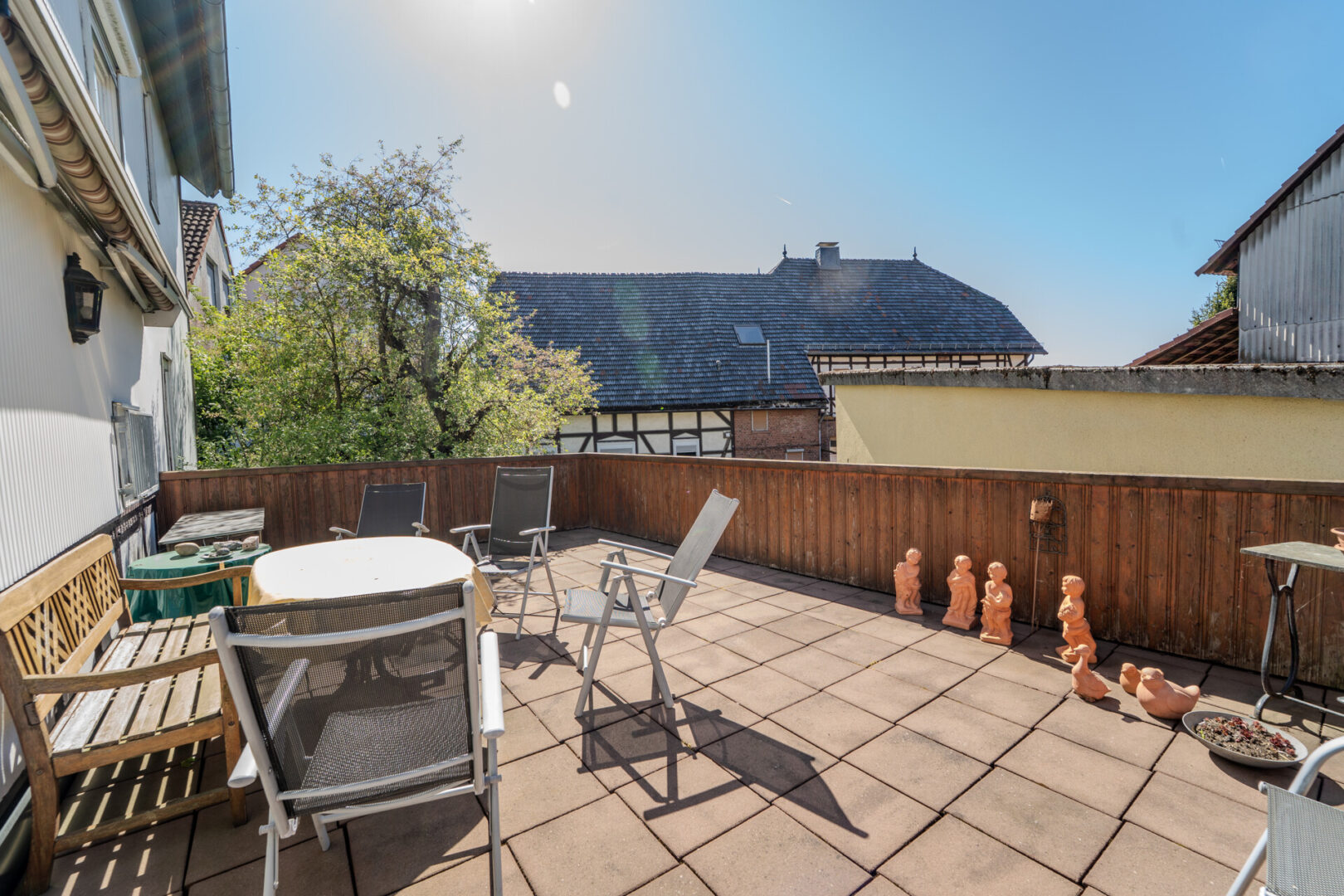 großer Balkon / Terrasse