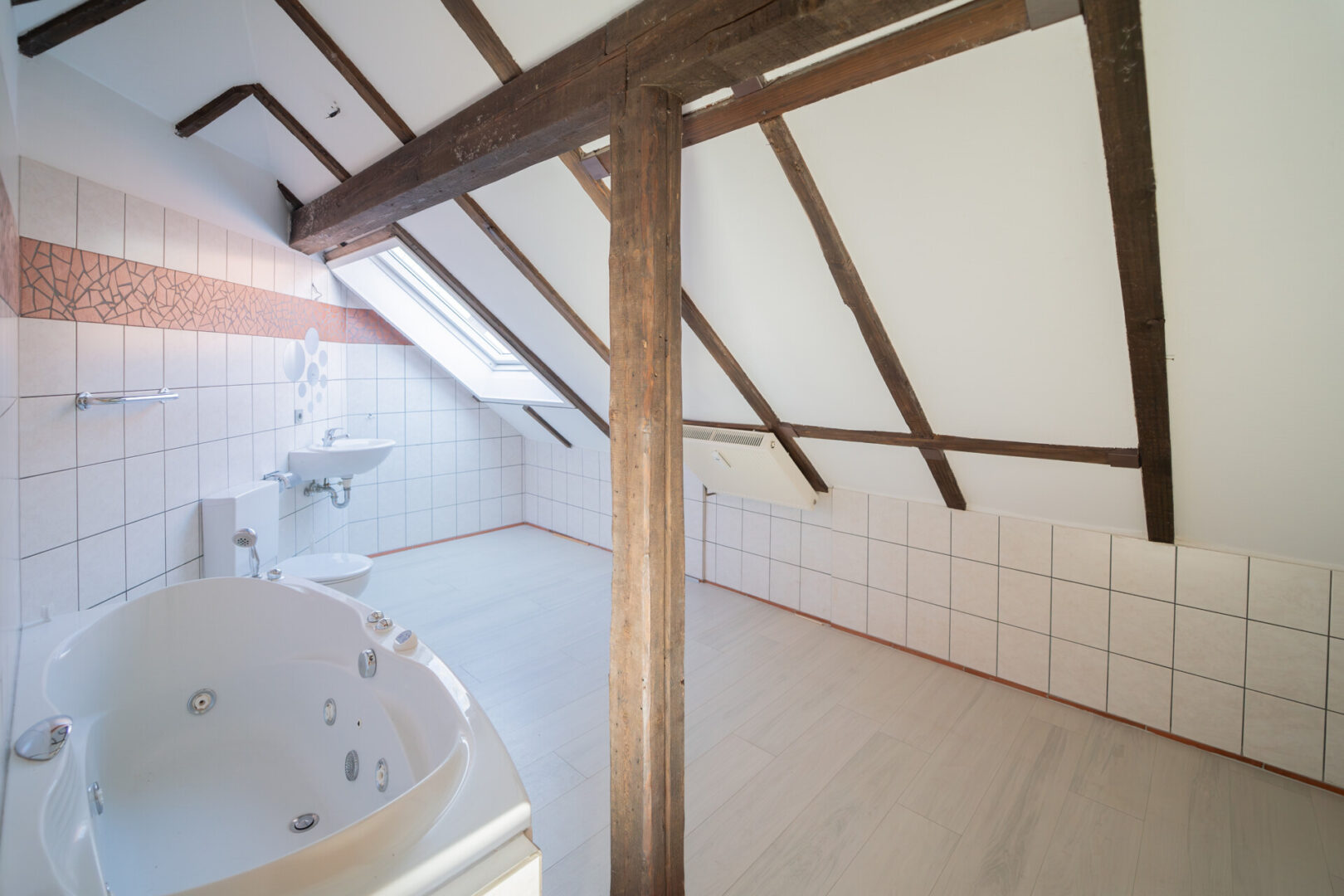 Maisonette leerstehend Badezimmer OG