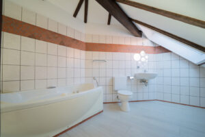 Maisonette leerstehend Badezimmer OG