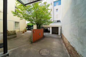 Innenhof u. Stellplatz