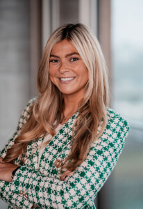 Frau Laura Grün